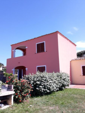 casa rosa in residence con piscina -la spiaggia è raggiungibile a piedi Aglientu